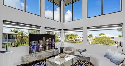 Private 5-bedroom pool villa in beautiful Key Largo, resort lifestyle!
