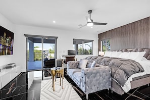 5 bedrooms, iron/ironing board, WiFi, bed sheets - Private 5-bedroom pool villa in beautiful Key Largo, resort lifestyle! (Key Largo)