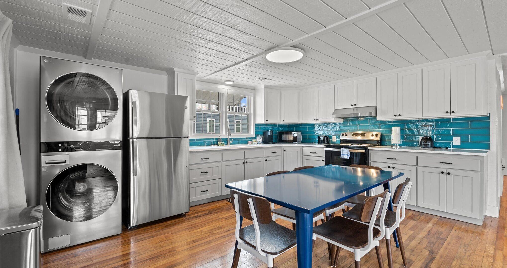 Apartment, 3 Bedrooms, Non Smoking, Pets allowed | Private kitchen | Full-sized fridge, microwave, oven, stovetop