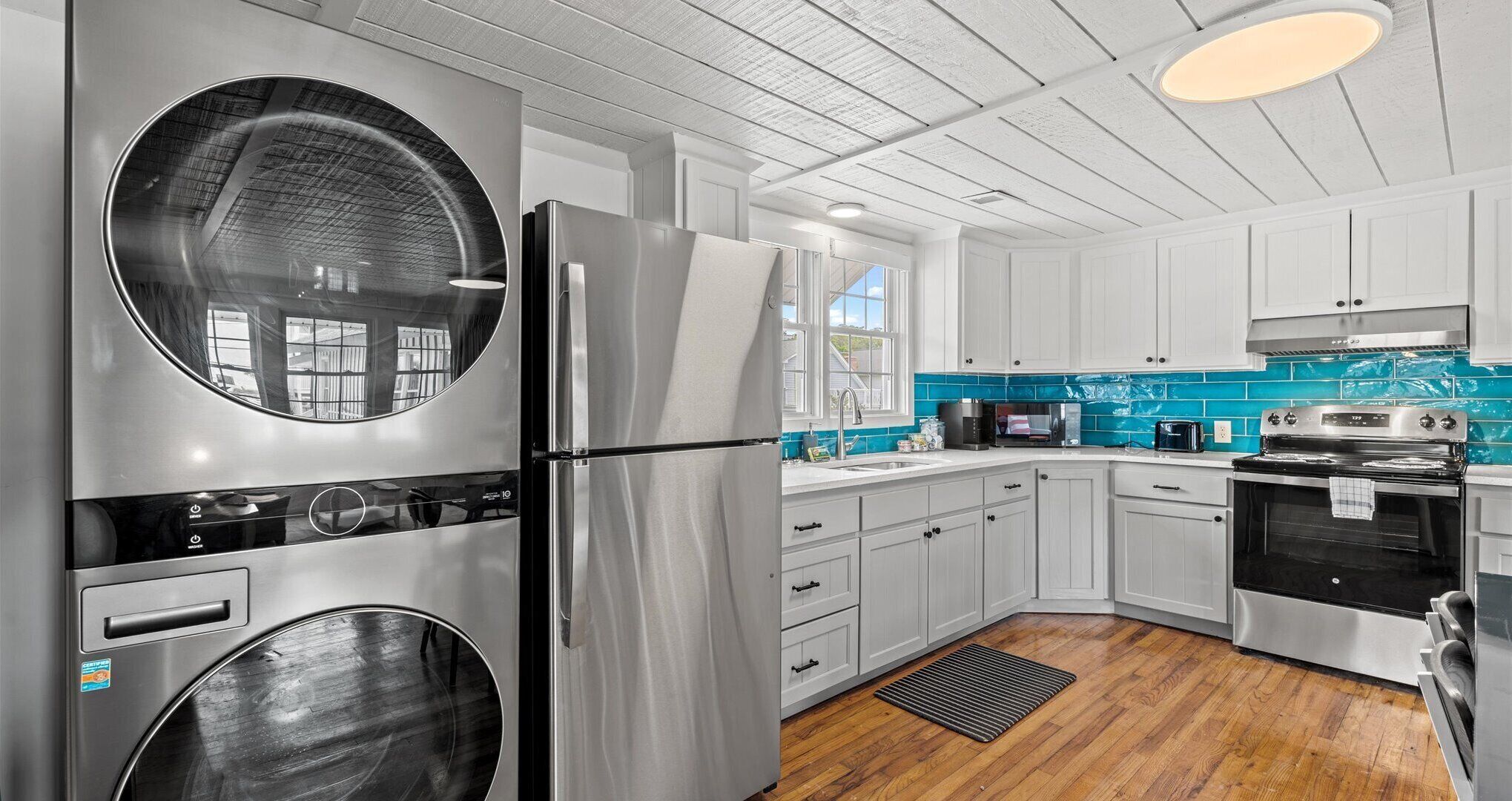 Apartment, 3 Bedrooms, Non Smoking, Pets allowed | Private kitchen | Full-sized fridge, microwave, oven, stovetop