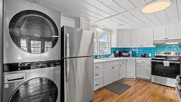 Apartamento, 3 quartos, para não fumantes, aceita animais de estimação | Cozinha privada | Geladeira grande, micro-ondas, fogão, cooktop