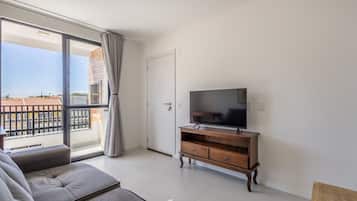 Basic Apartment | Living area