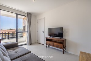 Basic Apartment | Living area