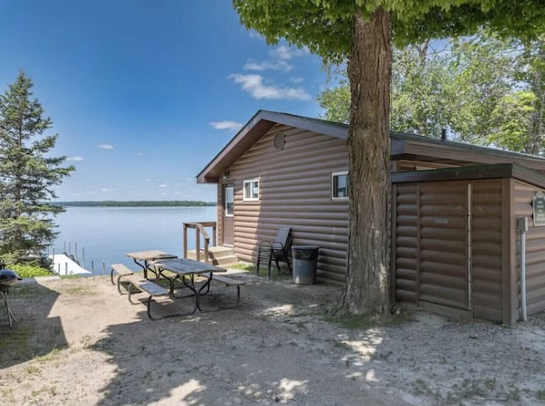 Outdoor dining - Hillside Resort Cabin #5 (Phelps)