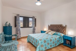 4 chambres, fer et planche à repasser, Wi-Fi, draps fournis