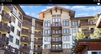 Luxury 2BR/2BA - Granite Kitchen, King Bed, Hot Tubs - Copper Mtn Center Village