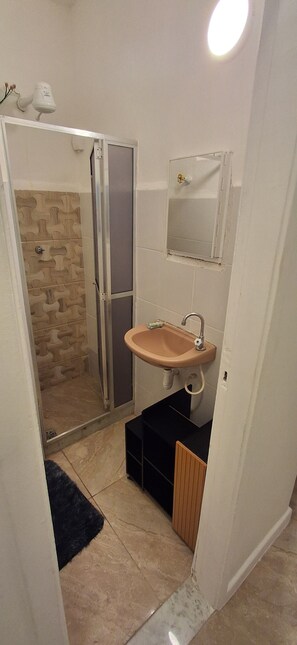 Towels, soap, toilet paper - Beautiful apartment on the beach street, comfortable, the best experience during your stay (Rio de Janeiro)
