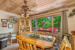Interior - Cabin #12 Thunder Bay Resort (Phelps)