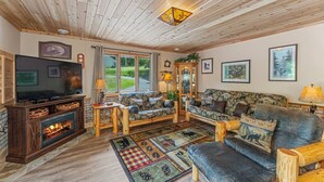 TV, fireplace, DVD player, video library - Cabin #12 Thunder Bay Resort (Phelps)