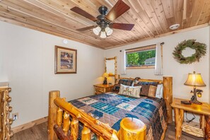 WiFi, bed sheets - Cabin #12 Thunder Bay Resort (Phelps)