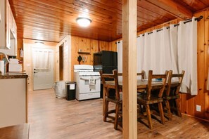 Dining - Hillside Resort Cabin #1 (Phelps)