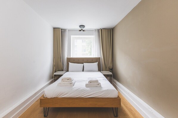 2 bedrooms, desk, iron/ironing board