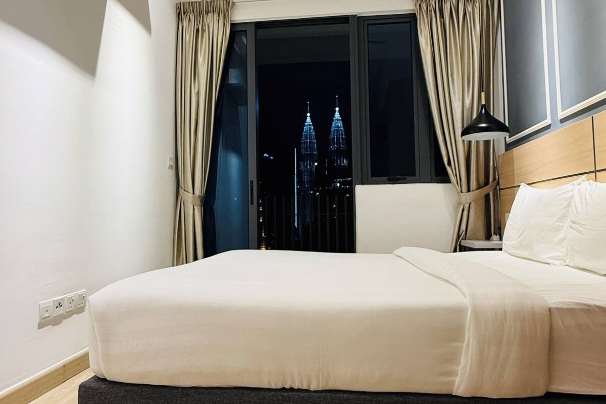 Deluxe Studio Suite, Balcony, City View | Desk, laptop workspace, blackout drapes, iron/ironing board