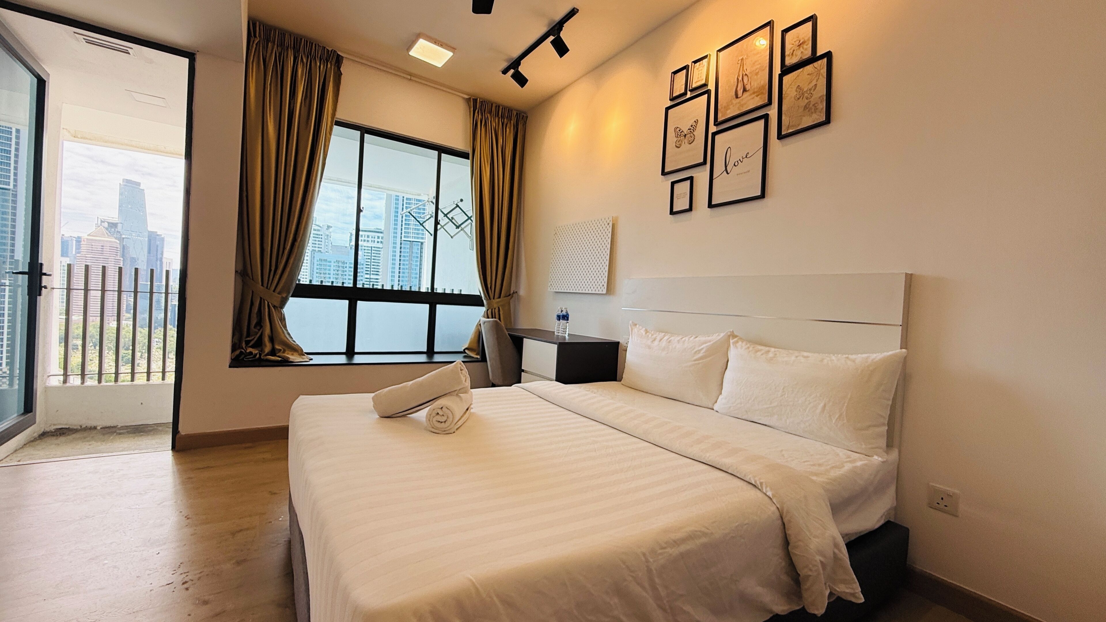 Deluxe Studio Suite, Balcony