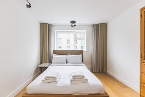 2 bedrooms, desk, iron/ironing board