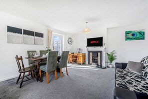 Apartamento, 3 habitaciones | Comedor