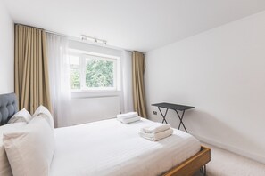 2 bedrooms, desk, iron/ironing board