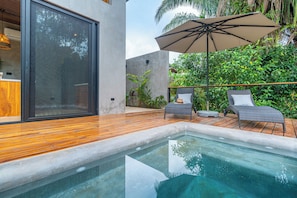 Pool - Bali Style 2-bedroom with salt water Pool, deck, outdoor bathtub, yoga deck (Ojochal)