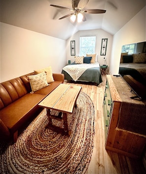 4 bedrooms, desk, iron/ironing board, free WiFi