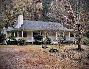 Exterior - Etowah Valley Ranch - Peaceful, private, and serene (Dahlonega)