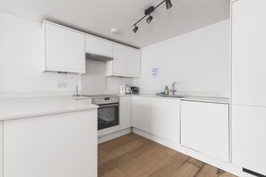 Fridge, oven, dishwasher, coffee/tea maker