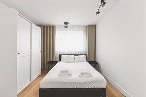 2 bedrooms, desk, iron/ironing board