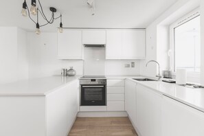 Fridge, oven, dishwasher, coffee/tea maker