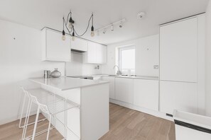Fridge, oven, dishwasher, coffee/tea maker