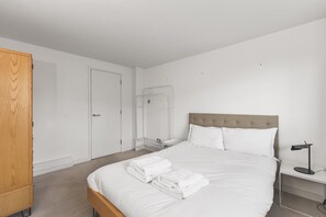 2 bedrooms, desk, iron/ironing board