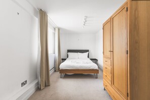 2 bedrooms, desk, iron/ironing board