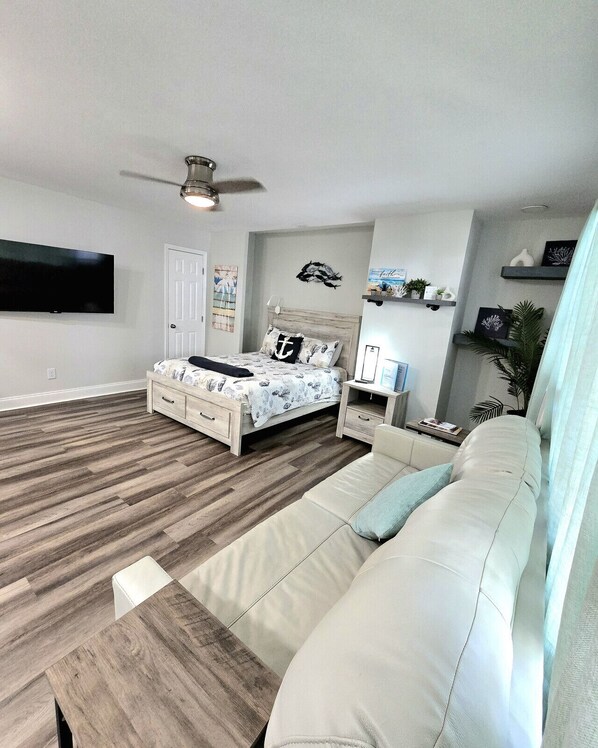 Escriptori, wifi gratuïta i roba de llit 