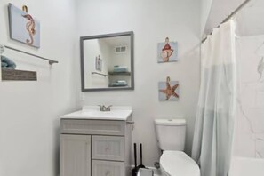 Hiustenkuivaaja, pyyhkeet, saippua, sampoo