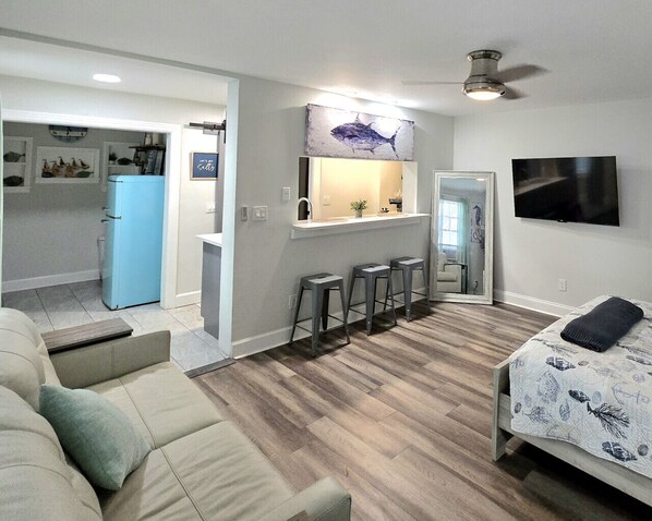 Desk, free WiFi, bed sheets