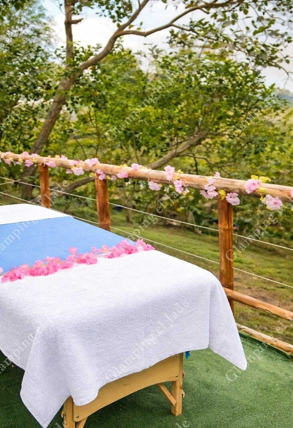 Massasje med varme steiner og massasje