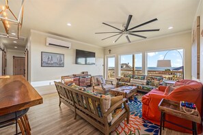 Fernseher, Stereoanlage