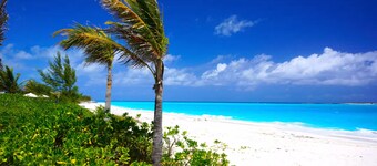 Luxury Pool Villa Steps Away From the Beach with Stunning Ocean Views