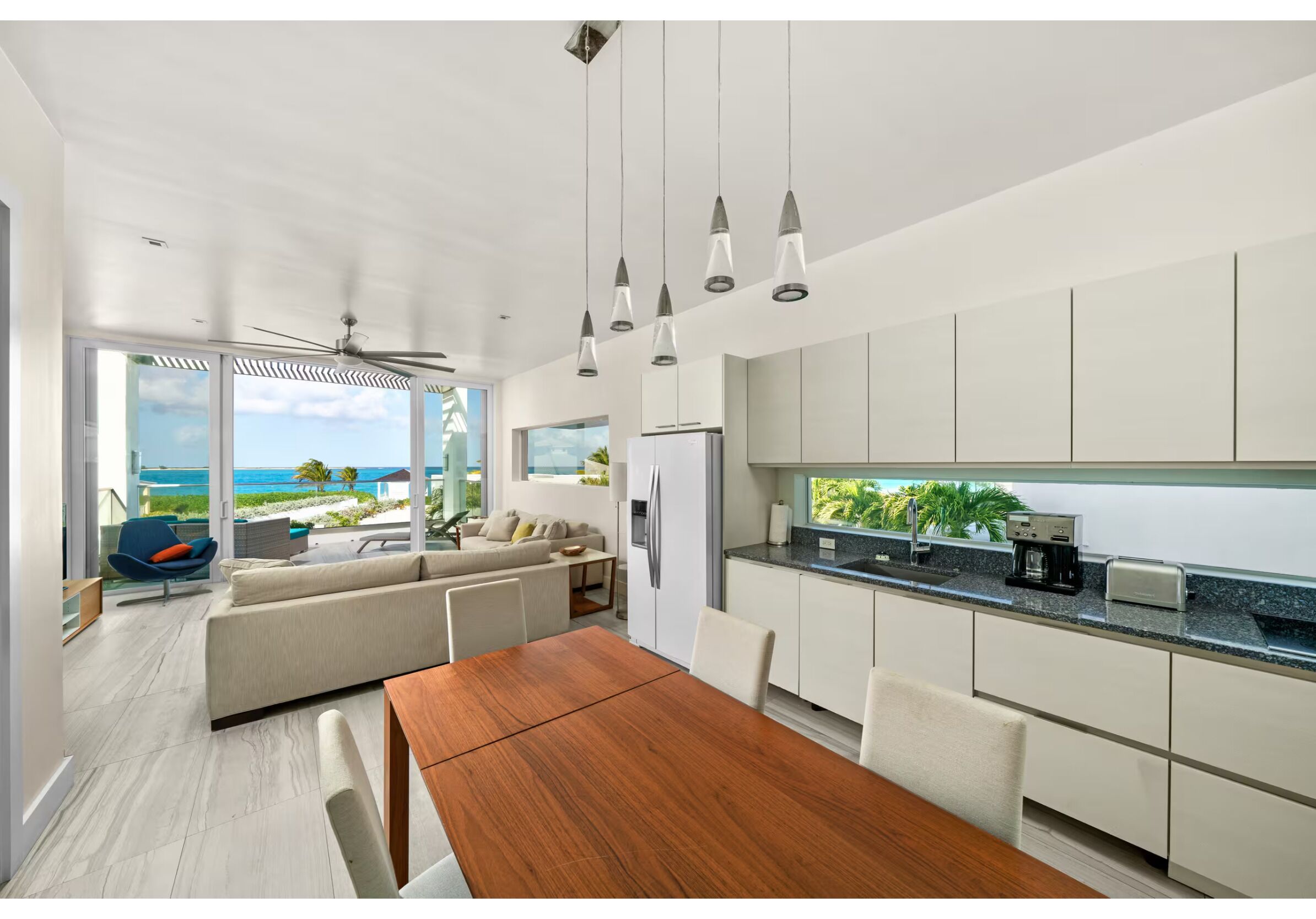 المنشأة من الداخل