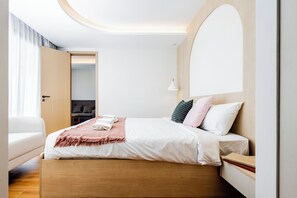 1 bedroom, desk, iron/ironing board, Internet