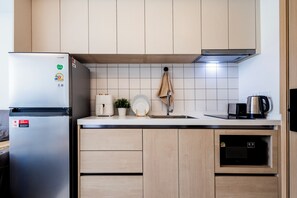 Fridge, microwave, stovetop, toaster