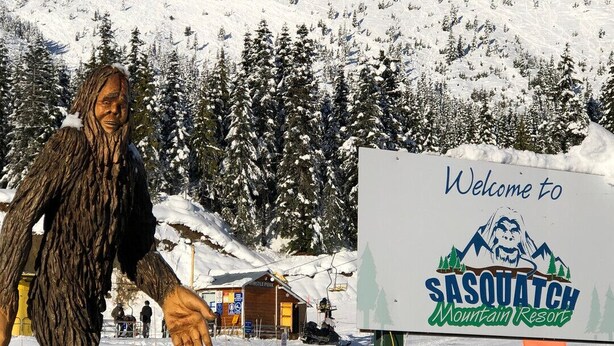 A sign welcoming visitors to Sasquatch Mountain Resort.