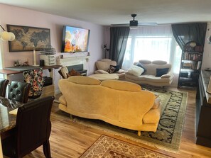 TV, fireplace