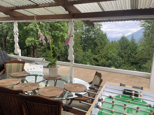 Welcoming 6-bedroom house  in Lindell Beach