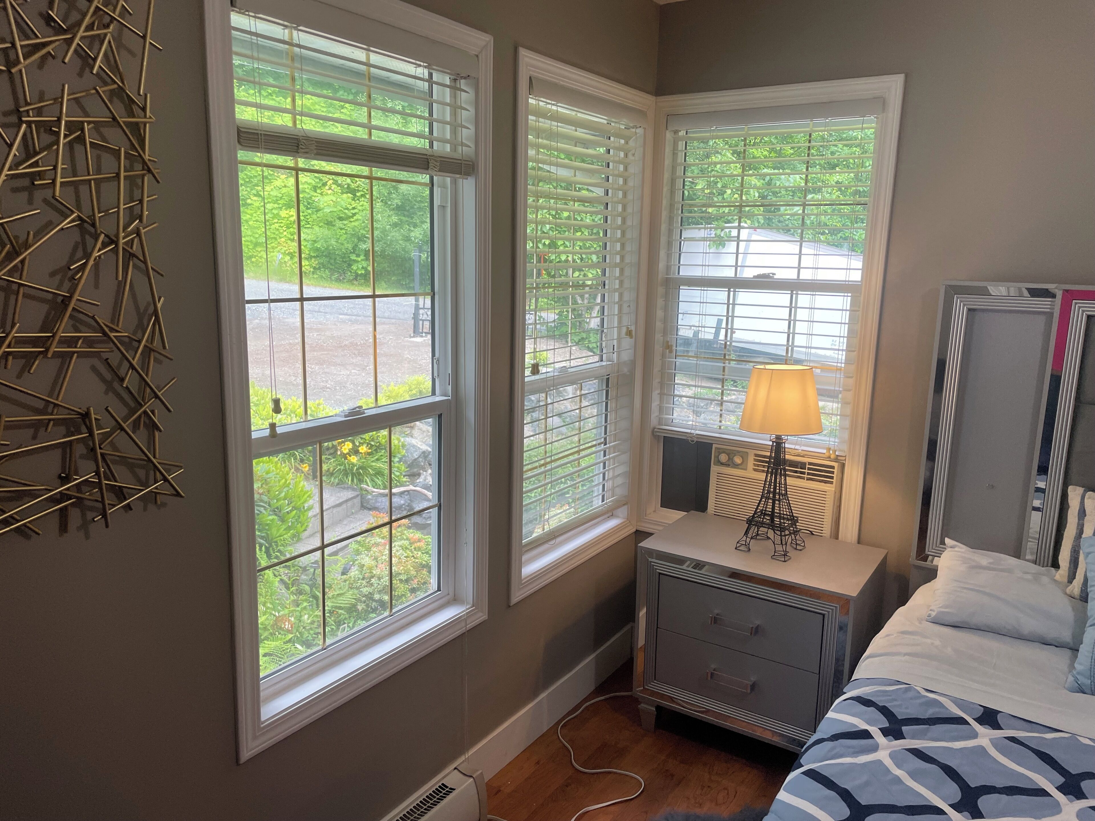 6 makuuhuonetta, silitysrauta/-lauta, ilmainen Wi-Fi, vuodevaatteet