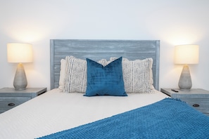 3 habitaciones, tabla de planchar con plancha, wifi y ropa de cama 