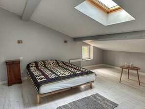 4 slaapkamers, een strijkplank/strijkijzer, wifi, beddengoed