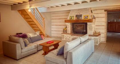 Lot et Garonne Hideaway, 3 bedroom farmhouse, Maison de campagne in Aiguillon