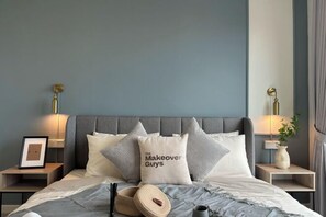 Room - Modern Suite in Seri Kembangan Nearby MRT (Seri Kembangan)