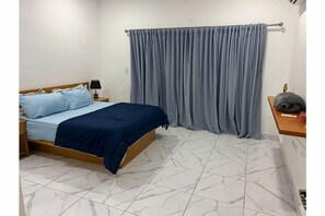 3 chambres, fer et planche à repasser, Wi-Fi gratuit, draps fournis
