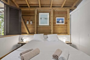 5 chambres, fer et planche à repasser, accès au Wi-Fi (inclus)