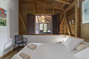 5 bedrooms, iron/ironing board, free WiFi, bed sheets